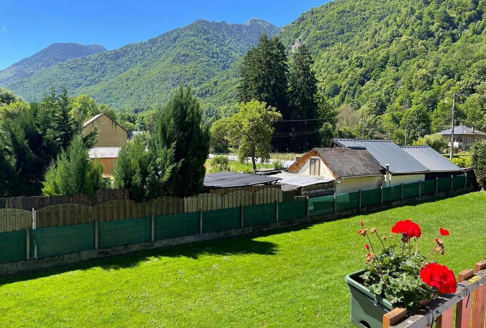 Mountain View 2 Bedroom Apartment Saint Beat Lez France