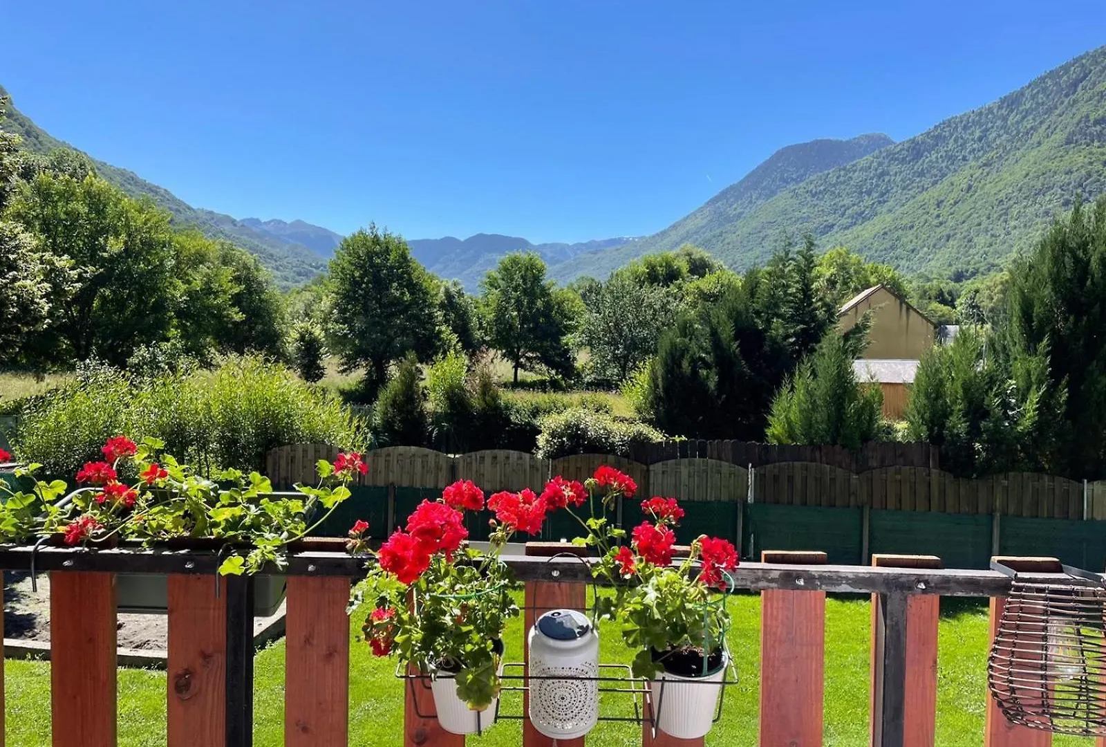 Mountain View 2 Bedroom Apartment Saint Beat Lez location